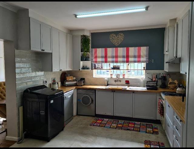3 BEDROOM PROPERTY TO RENT IN FISH HOEK